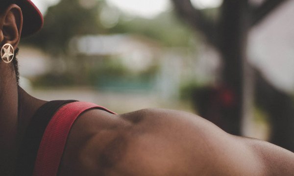 les exercices de fitness pour renforcer vos épaules