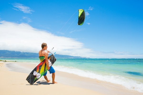 L'équipement essentiel pour le kitesurf par niveau